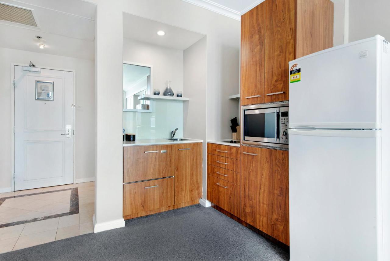 Legends 1 Bedroom Spa Suite - We Accommodate Gold Coast Exterior photo